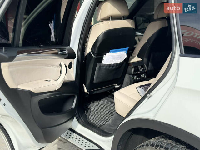 БМВ Х5 2011 в Тернополе на Automoto.ua Белый БМВ Х5, объемом двигателя 2.99 л и пробегом 252 тыс. км за 18200 $, фото 4 на Automoto.ua