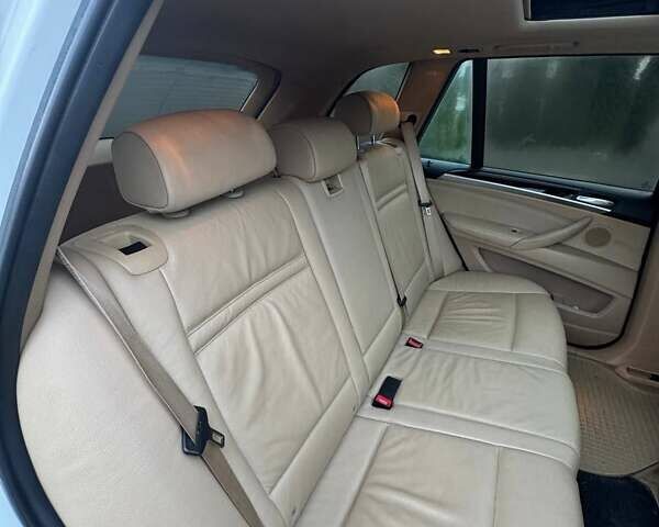 Білий БМВ Х5, об'ємом двигуна 3 л та пробігом 238 тис. км за 15500 $, фото 22 на Automoto.ua