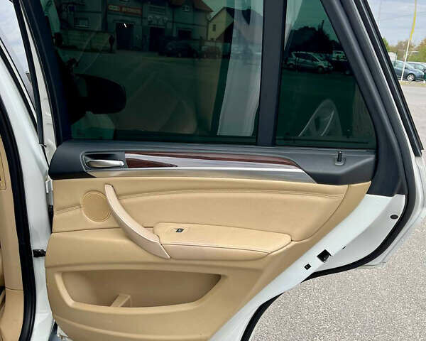 Белый БМВ Х5, объемом двигателя 2.99 л и пробегом 307 тыс. км за 15900 $, фото 28 на Automoto.ua
