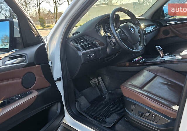 Белый БМВ Х5, объемом двигателя 2.98 л и пробегом 270 тыс. км за 14500 $, фото 5 на Automoto.ua