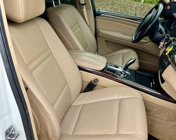 Белый БМВ Х5, объемом двигателя 2.99 л и пробегом 307 тыс. км за 15900 $, фото 27 на Automoto.ua