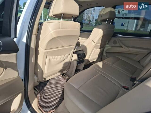 Белый БМВ Х5, объемом двигателя 2.98 л и пробегом 189 тыс. км за 13999 $, фото 12 на Automoto.ua