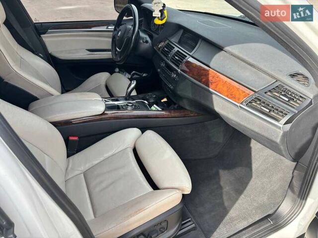 Белый БМВ Х5, объемом двигателя 3 л и пробегом 230 тыс. км за 17200 $, фото 15 на Automoto.ua