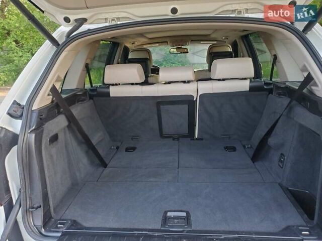 Белый БМВ Х5, объемом двигателя 3 л и пробегом 238 тыс. км за 18999 $, фото 12 на Automoto.ua