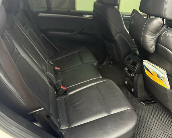 Білий БМВ Х5, об'ємом двигуна 3 л та пробігом 245 тис. км за 16400 $, фото 44 на Automoto.ua
