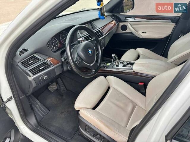 Белый БМВ Х5, объемом двигателя 3 л и пробегом 230 тыс. км за 17200 $, фото 17 на Automoto.ua