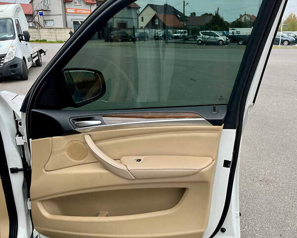 Белый БМВ Х5, объемом двигателя 2.99 л и пробегом 307 тыс. км за 15900 $, фото 25 на Automoto.ua