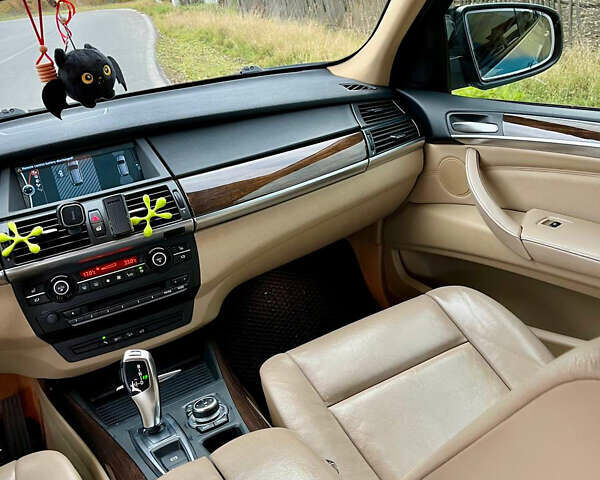 Белый БМВ Х5, объемом двигателя 2.99 л и пробегом 307 тыс. км за 15900 $, фото 14 на Automoto.ua