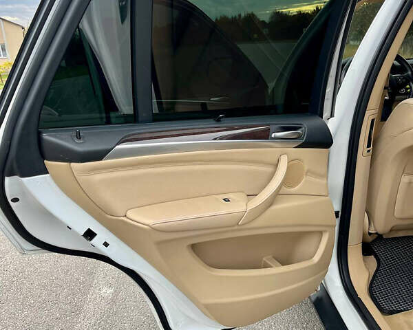 Белый БМВ Х5, объемом двигателя 2.99 л и пробегом 307 тыс. км за 15900 $, фото 18 на Automoto.ua