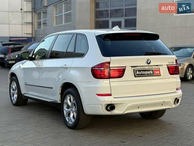 Белый БМВ Х5, объемом двигателя 3 л и пробегом 155 тыс. км за 19440 $, фото 4 на Automoto.ua