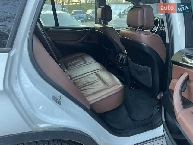 Белый БМВ Х5, объемом двигателя 2.98 л и пробегом 171 тыс. км за 12500 $, фото 17 на Automoto.ua