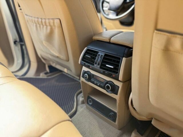 Белый БМВ Х5, объемом двигателя 3 л и пробегом 220 тыс. км за 12500 $, фото 11 на Automoto.ua