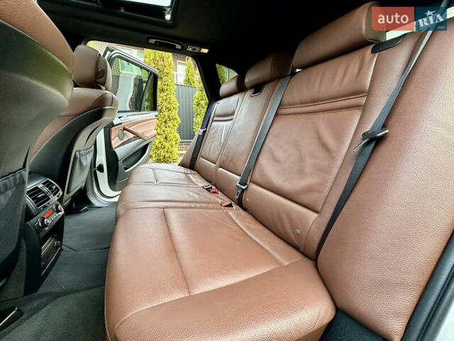 Белый БМВ Х5, объемом двигателя 3 л и пробегом 214 тыс. км за 18500 $, фото 43 на Automoto.ua