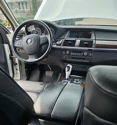 Білий БМВ Х5, об'ємом двигуна 2.99 л та пробігом 212 тис. км за 21100 $, фото 14 на Automoto.ua