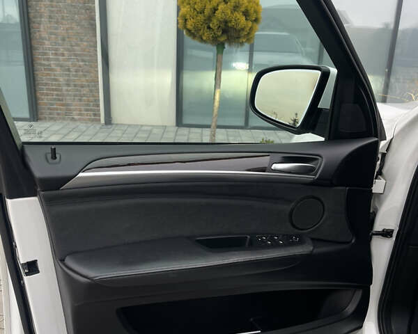 Белый БМВ Х5, объемом двигателя 2.99 л и пробегом 270 тыс. км за 19200 $, фото 43 на Automoto.ua