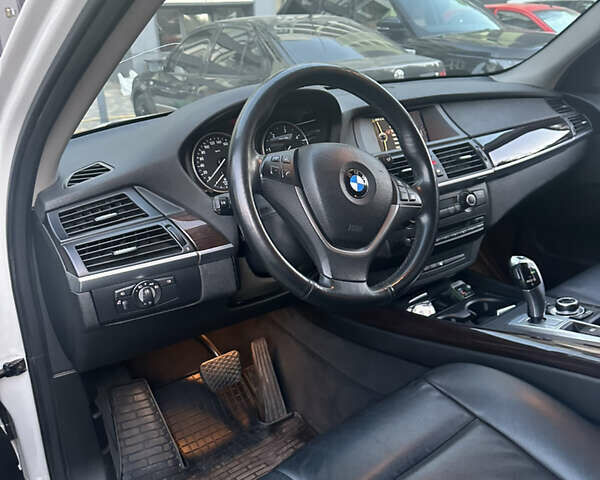 Білий БМВ Х5, об'ємом двигуна 2.99 л та пробігом 190 тис. км за 17500 $, фото 34 на Automoto.ua