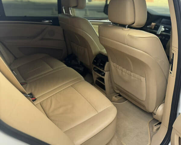 Білий БМВ Х5, об'ємом двигуна 2.98 л та пробігом 294 тис. км за 14700 $, фото 10 на Automoto.ua