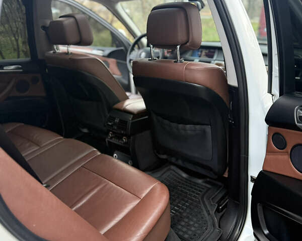 Белый БМВ Х5, объемом двигателя 2.99 л и пробегом 259 тыс. км за 16400 $, фото 22 на Automoto.ua