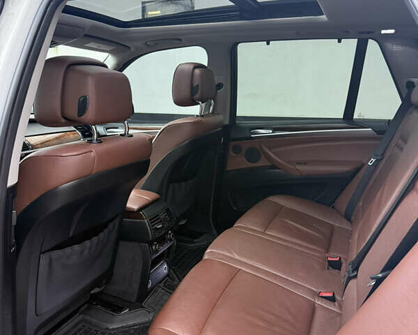 Белый БМВ Х5, объемом двигателя 2.99 л и пробегом 259 тыс. км за 16400 $, фото 46 на Automoto.ua