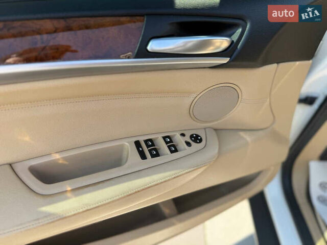 Белый БМВ Х5, объемом двигателя 3 л и пробегом 231 тыс. км за 11999 $, фото 22 на Automoto.ua