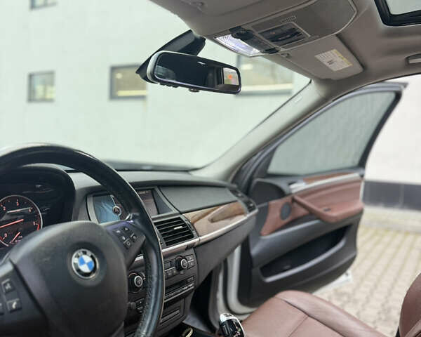 Белый БМВ Х5, объемом двигателя 2.99 л и пробегом 259 тыс. км за 16400 $, фото 13 на Automoto.ua