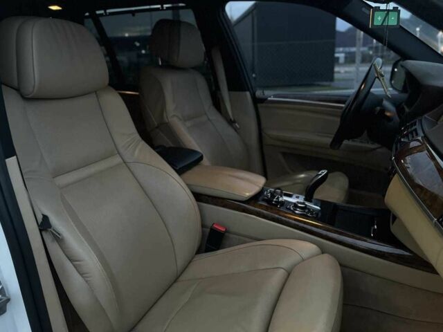 Белый БМВ Х5, объемом двигателя 3 л и пробегом 325 тыс. км за 13700 $, фото 22 на Automoto.ua