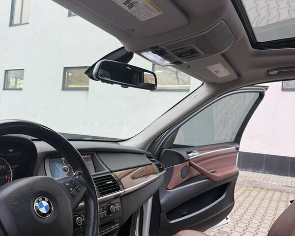 Белый БМВ Х5, объемом двигателя 2.99 л и пробегом 259 тыс. км за 16400 $, фото 23 на Automoto.ua