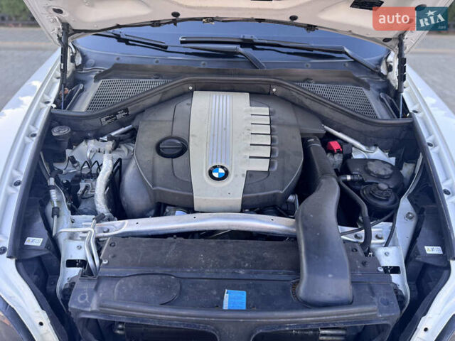 Белый БМВ Х5, объемом двигателя 3 л и пробегом 234 тыс. км за 15800 $, фото 90 на Automoto.ua