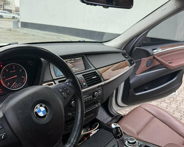 Белый БМВ Х5, объемом двигателя 2.99 л и пробегом 259 тыс. км за 16400 $, фото 17 на Automoto.ua