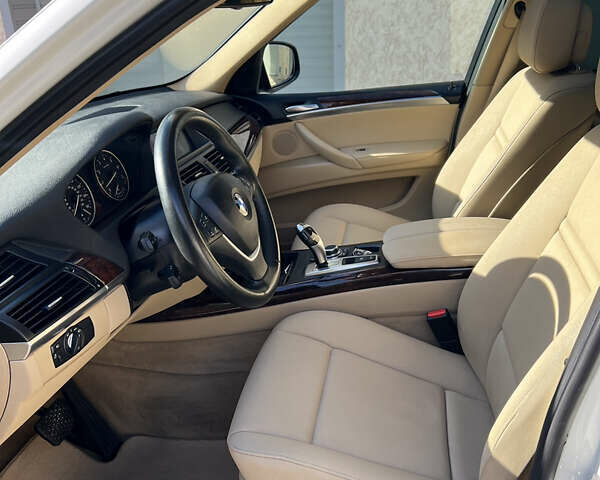 Белый БМВ Х5, объемом двигателя 2.98 л и пробегом 217 тыс. км за 16600 $, фото 13 на Automoto.ua