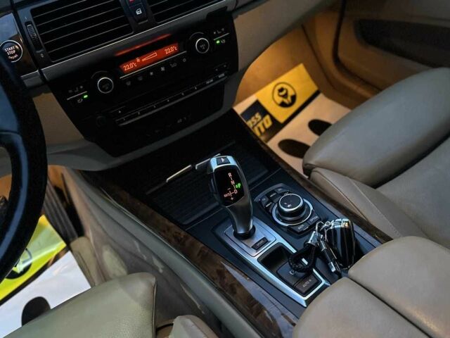 Белый БМВ Х5, объемом двигателя 3 л и пробегом 325 тыс. км за 13700 $, фото 12 на Automoto.ua