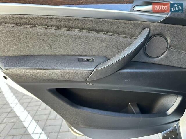 Белый БМВ Х5, объемом двигателя 3 л и пробегом 263 тыс. км за 17490 $, фото 5 на Automoto.ua