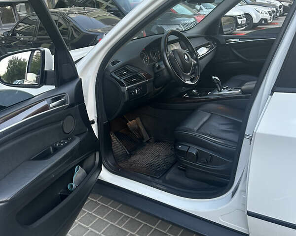 Білий БМВ Х5, об'ємом двигуна 2.99 л та пробігом 190 тис. км за 17500 $, фото 40 на Automoto.ua