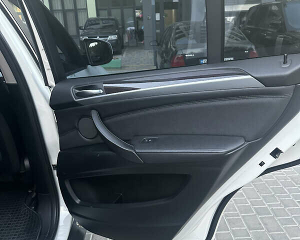 Білий БМВ Х5, об'ємом двигуна 2.99 л та пробігом 190 тис. км за 17500 $, фото 37 на Automoto.ua
