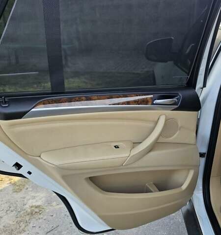 Белый БМВ Х5, объемом двигателя 3 л и пробегом 347 тыс. км за 17000 $, фото 15 на Automoto.ua