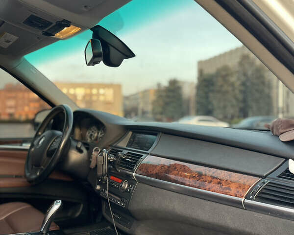 Белый БМВ Х5, объемом двигателя 2.98 л и пробегом 238 тыс. км за 13800 $, фото 10 на Automoto.ua