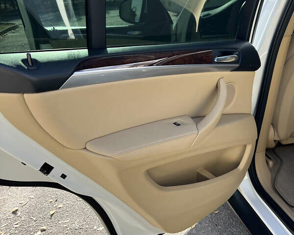 Белый БМВ Х5, объемом двигателя 2.98 л и пробегом 217 тыс. км за 16600 $, фото 18 на Automoto.ua