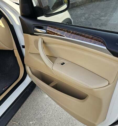 Белый БМВ Х5, объемом двигателя 3 л и пробегом 347 тыс. км за 17000 $, фото 9 на Automoto.ua