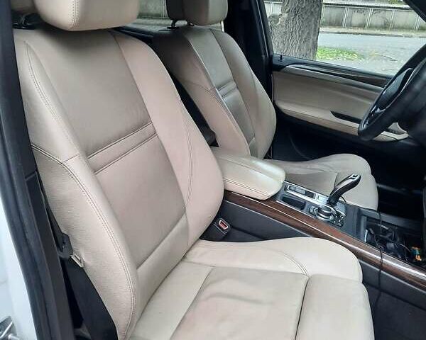 Белый БМВ Х5, объемом двигателя 3 л и пробегом 213 тыс. км за 18500 $, фото 7 на Automoto.ua