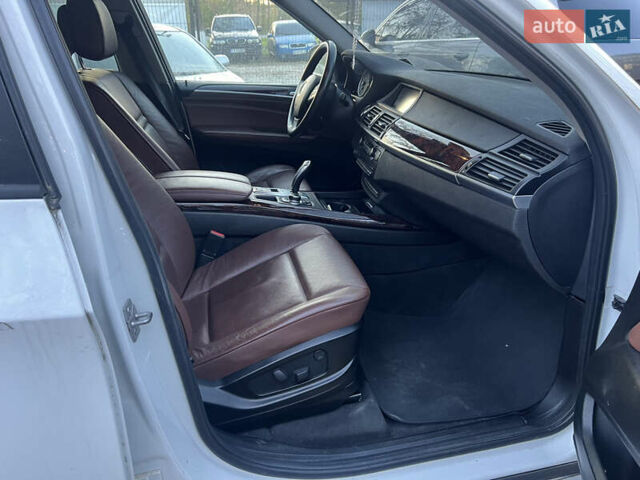 Белый БМВ Х5, объемом двигателя 2.98 л и пробегом 171 тыс. км за 12500 $, фото 15 на Automoto.ua