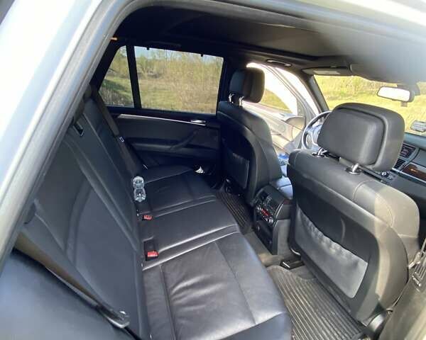 Белый БМВ Х5, объемом двигателя 2.99 л и пробегом 185 тыс. км за 21000 $, фото 9 на Automoto.ua