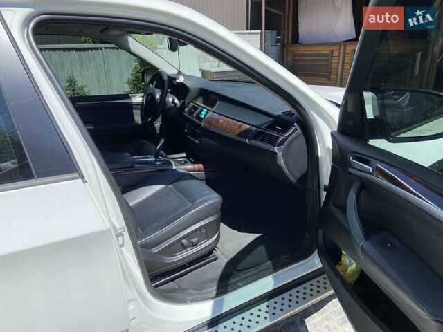 Білий БМВ Х5, об'ємом двигуна 2.99 л та пробігом 200 тис. км за 17100 $, фото 2 на Automoto.ua