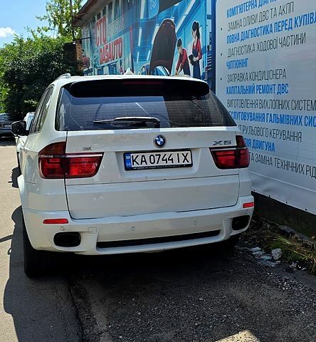 Білий БМВ Х5, об'ємом двигуна 3 л та пробігом 230 тис. км за 14000 $, фото 2 на Automoto.ua