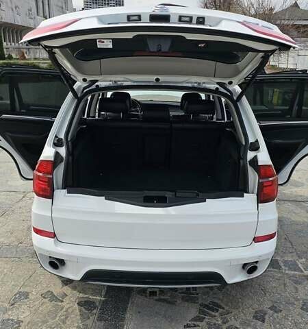 Білий БМВ Х5, об'ємом двигуна 2.99 л та пробігом 212 тис. км за 21100 $, фото 17 на Automoto.ua