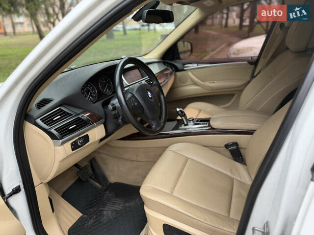 Белый БМВ Х5, объемом двигателя 2.99 л и пробегом 216 тыс. км за 17900 $, фото 16 на Automoto.ua