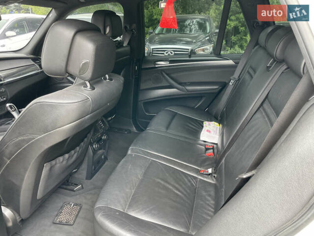 Белый БМВ Х5, объемом двигателя 2.98 л и пробегом 226 тыс. км за 14000 $, фото 5 на Automoto.ua