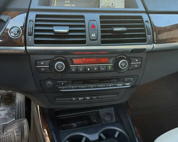 Білий БМВ Х5, об'ємом двигуна 2.99 л та пробігом 264 тис. км за 17500 $, фото 12 на Automoto.ua
