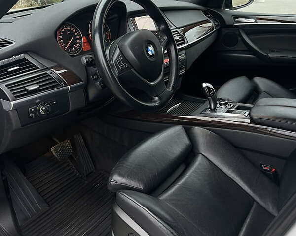 Белый БМВ Х5, объемом двигателя 2.99 л и пробегом 270 тыс. км за 19200 $, фото 39 на Automoto.ua