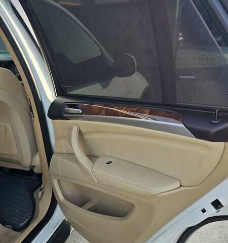 Белый БМВ Х5, объемом двигателя 3 л и пробегом 347 тыс. км за 17000 $, фото 14 на Automoto.ua