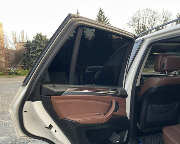 Белый БМВ Х5, объемом двигателя 2.98 л и пробегом 238 тыс. км за 13800 $, фото 12 на Automoto.ua